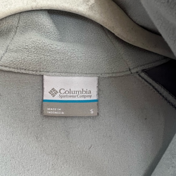 Columbia women’s size small lightweight fleece. Color bluish purplish grey - Picture 2 of 5